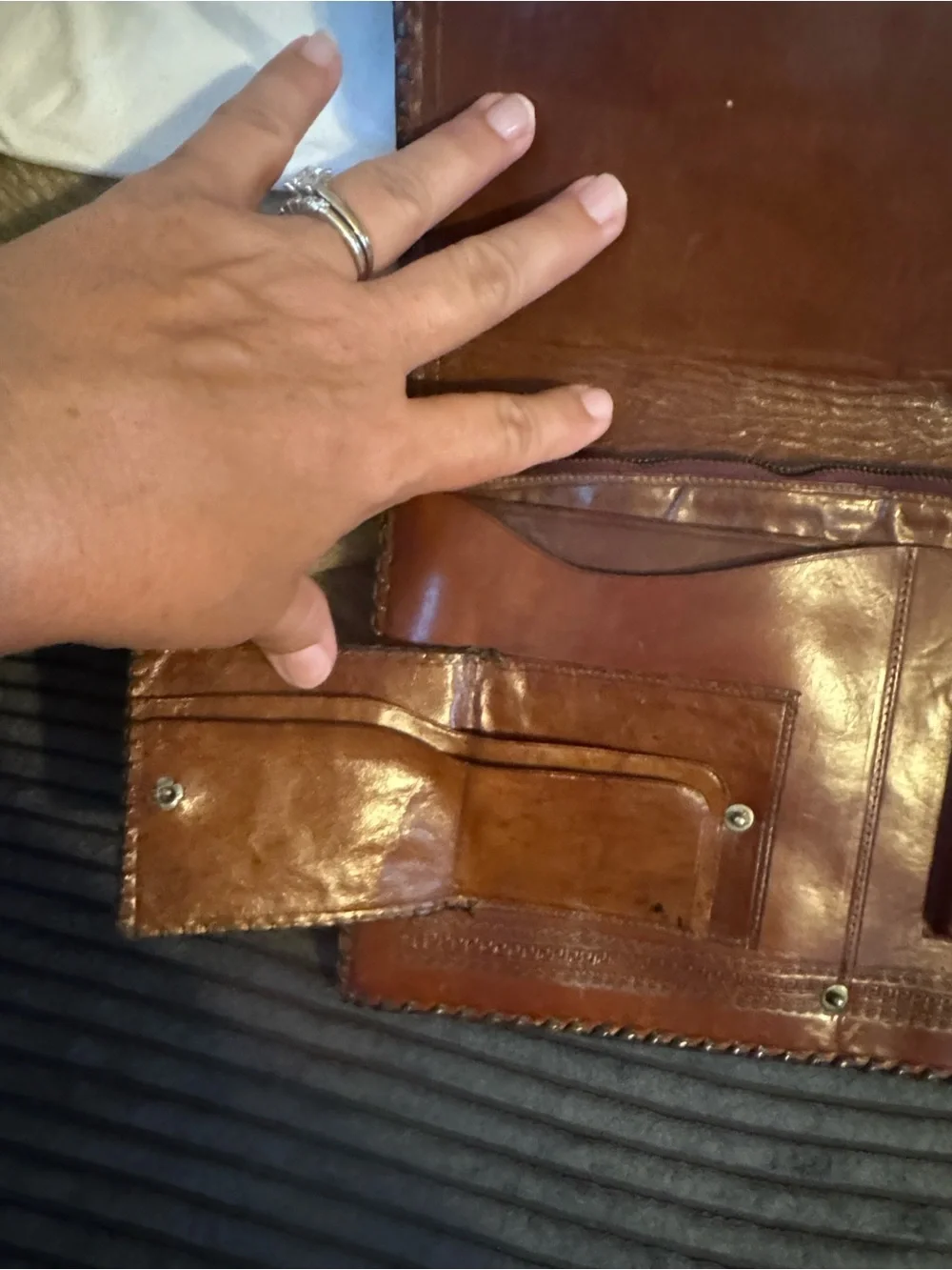 Hand-Tooled Floral Leather vintage clutch/purse in Brown Mexico